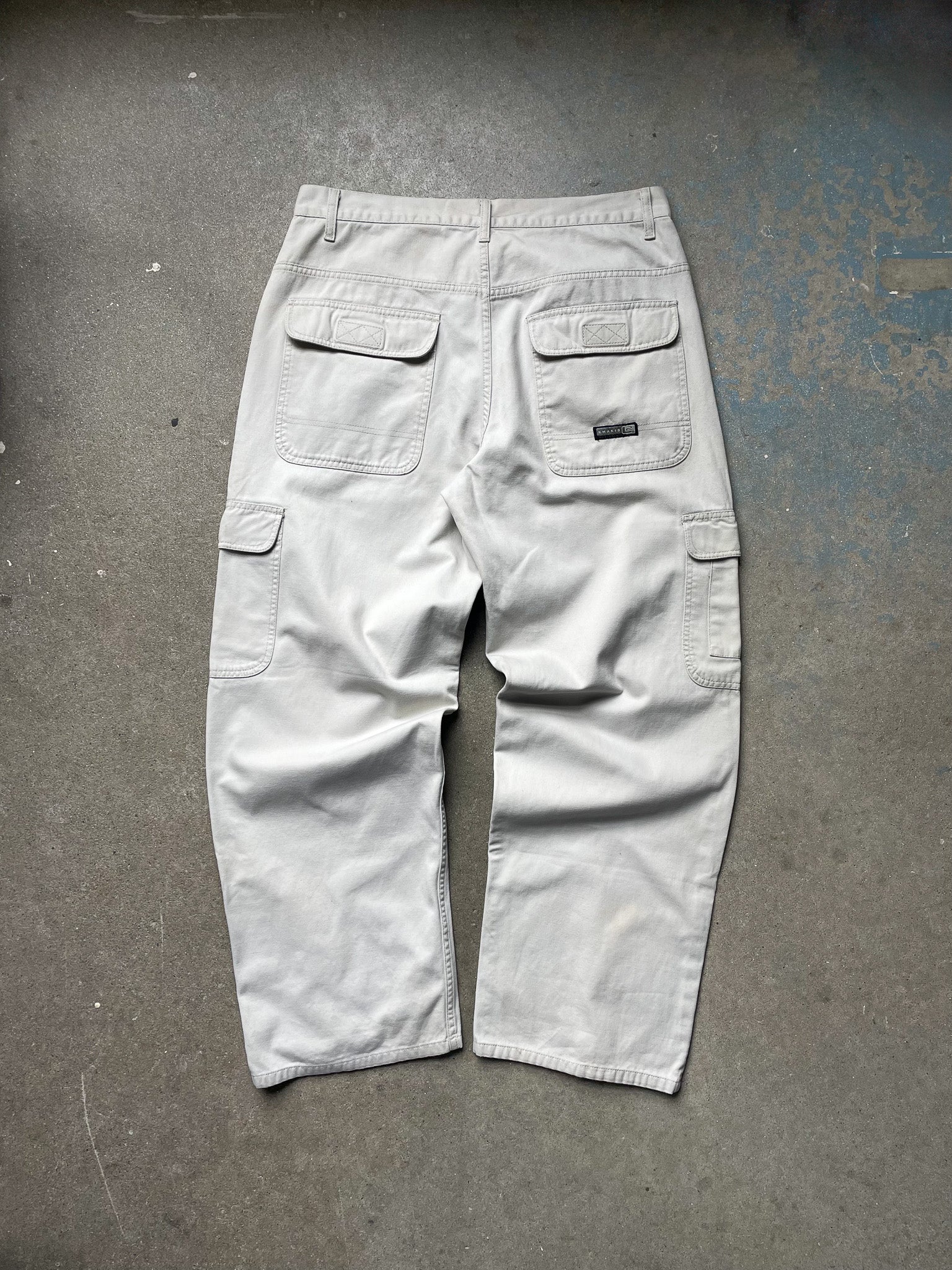 90's Levi's L2 Cargo Khaki Pants—[34x31] – mahshu