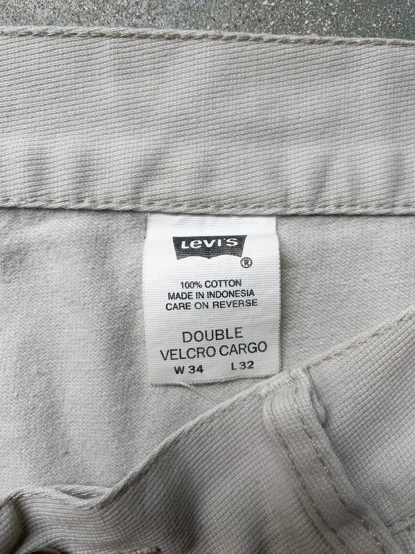 90's Levi’s L2 Cargo Khaki Pants—[34x31]