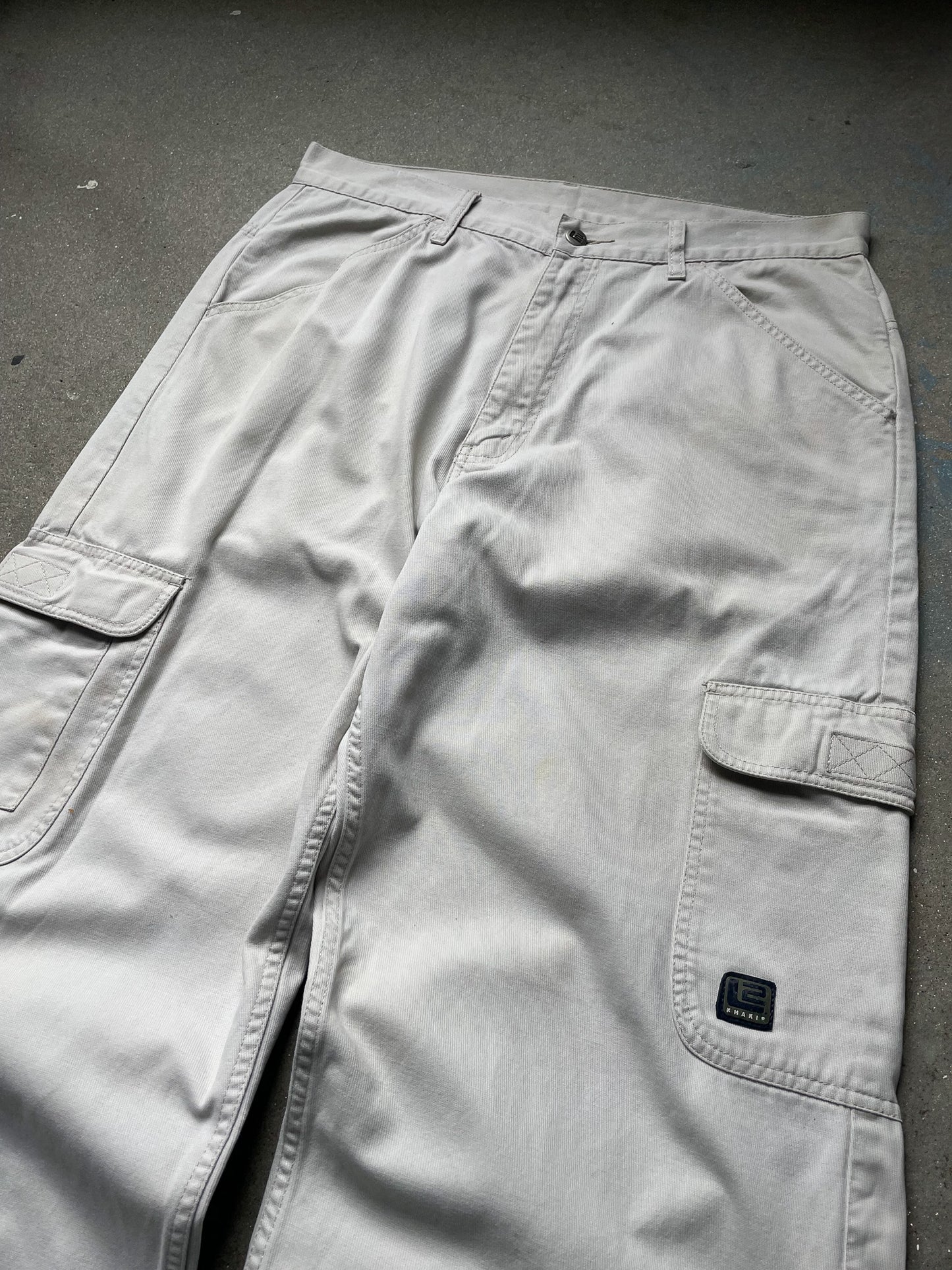 90's Levi’s L2 Cargo Khaki Pants—[34x31]