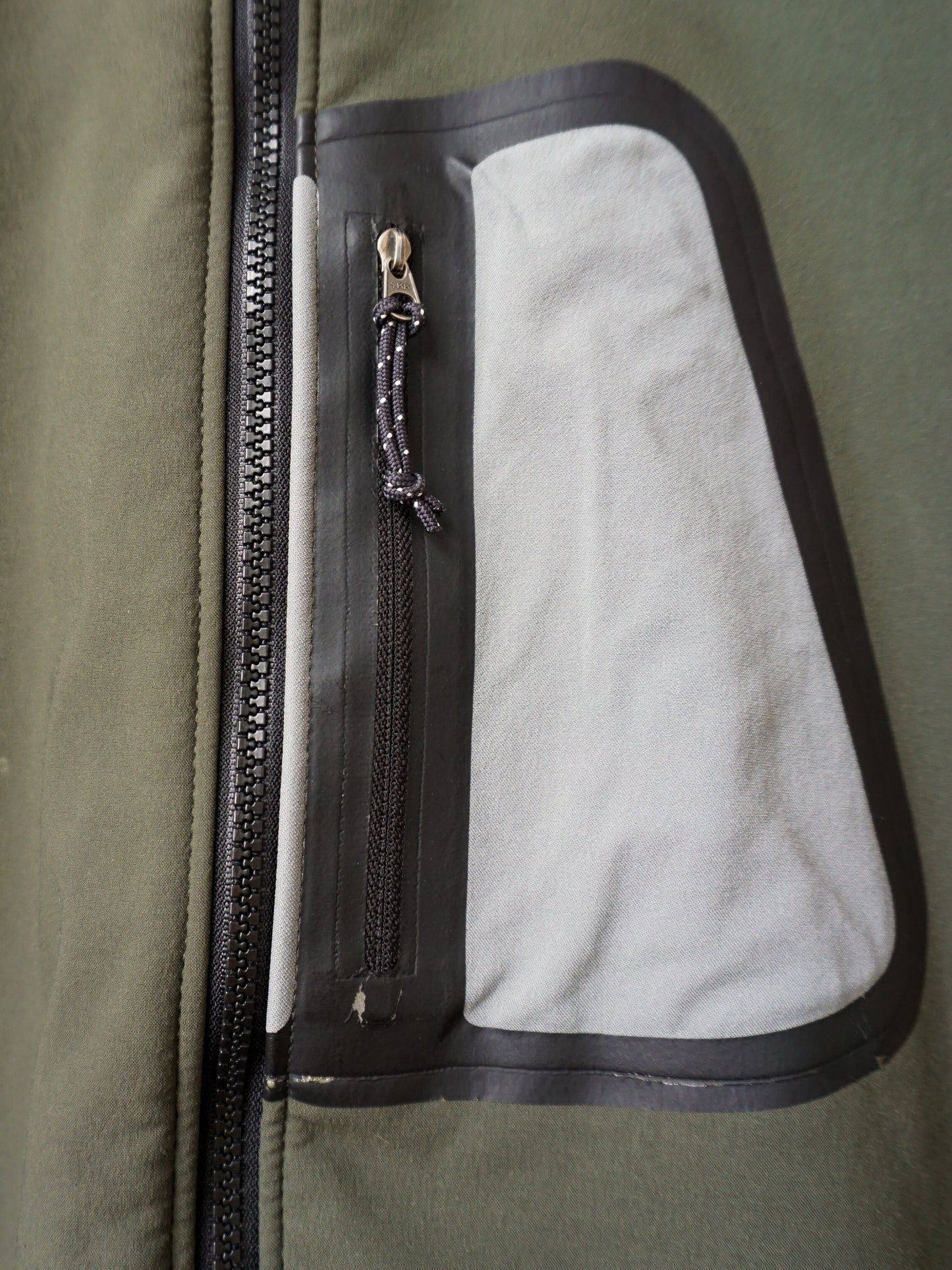 Mountain Hardware Softshell Goretex Jacket—[L]