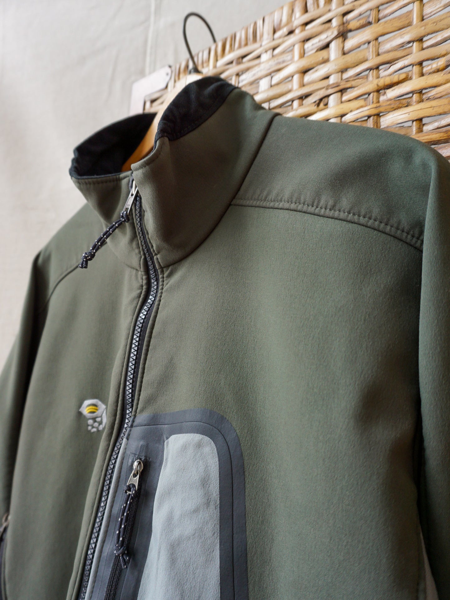Mountain Hardware Softshell Goretex Jacket—[L]