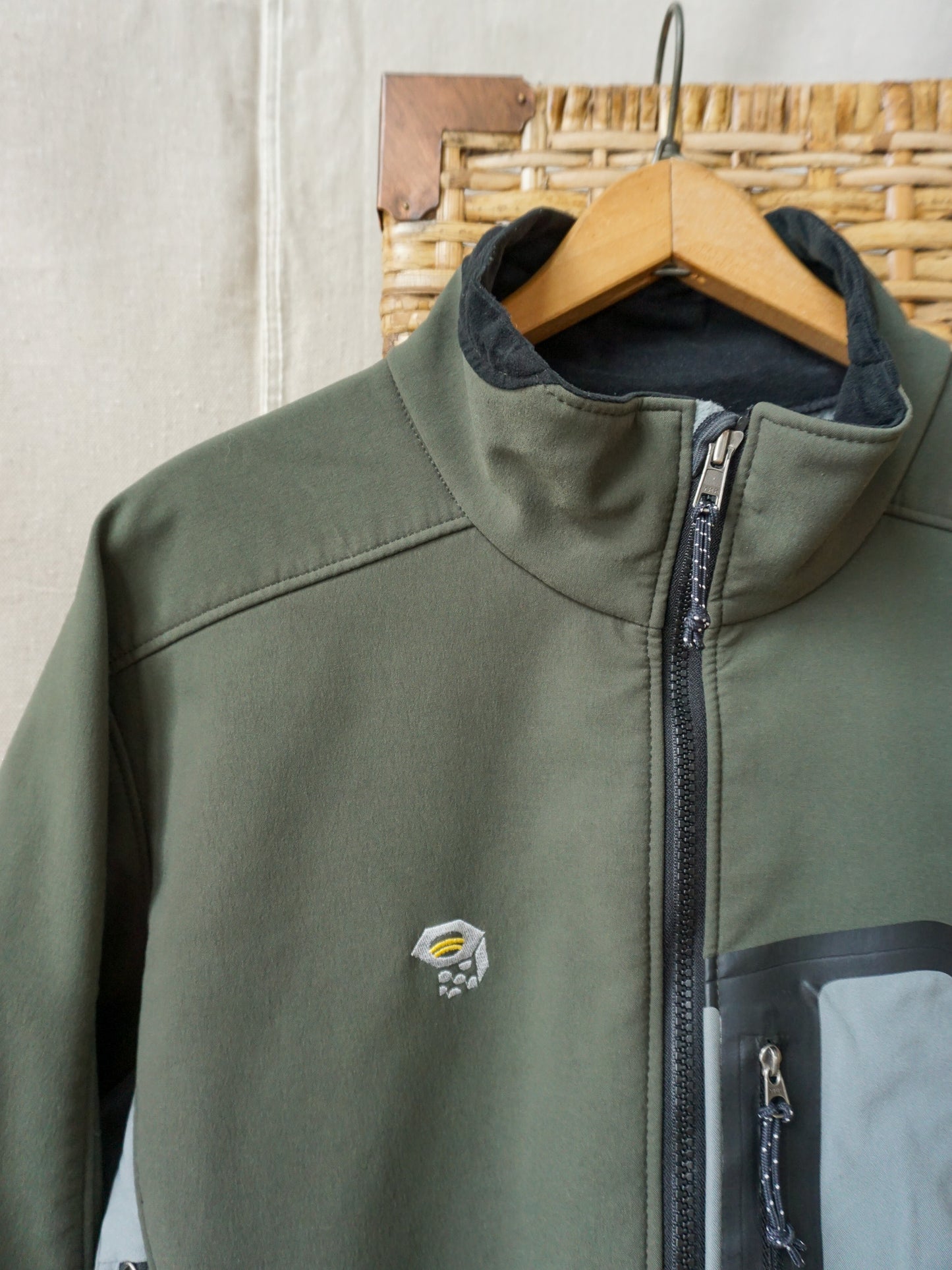 Mountain Hardware Softshell Goretex Jacket—[L]