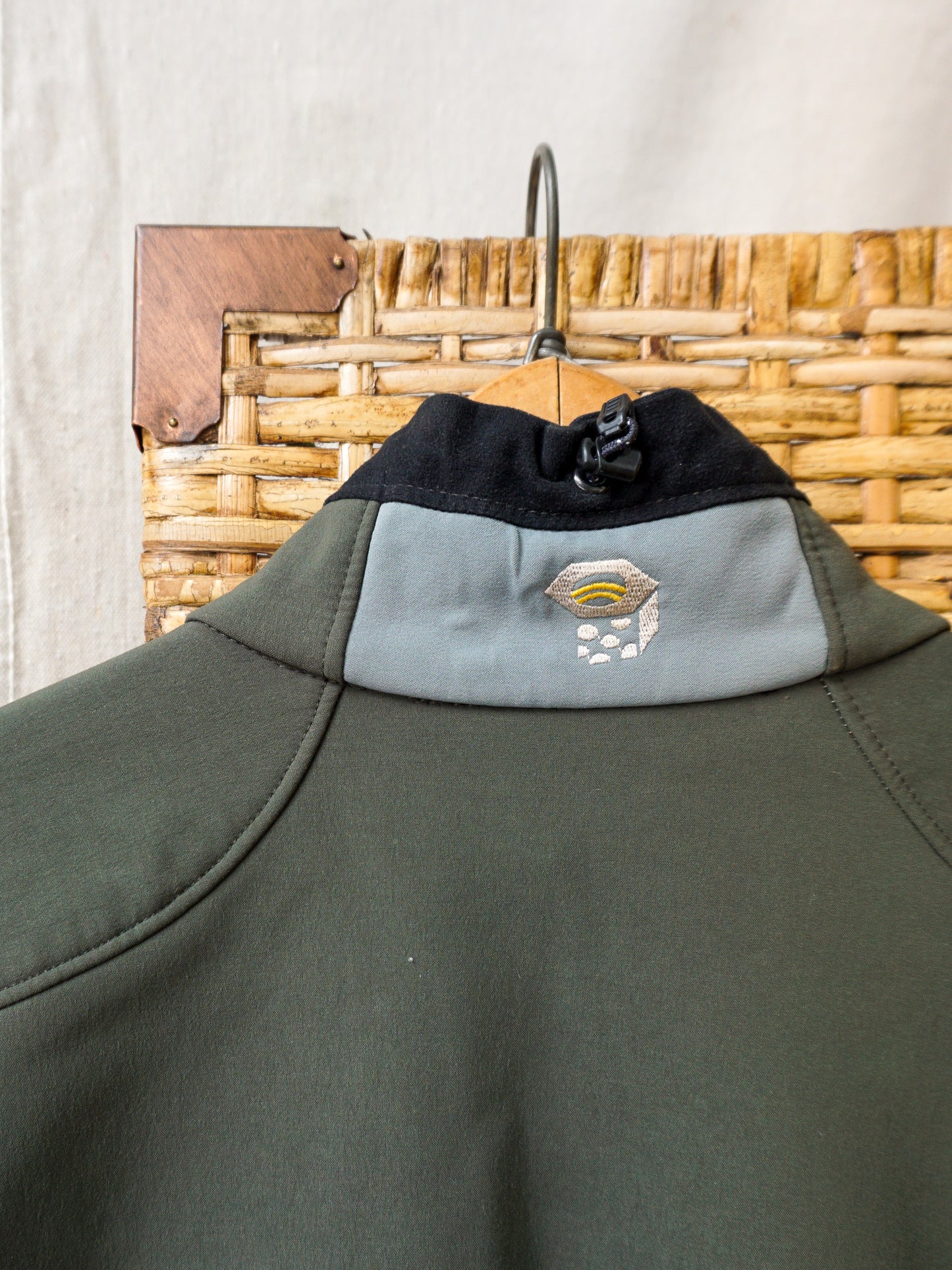 Mountain Hardware Softshell Goretex Jacket—[L]