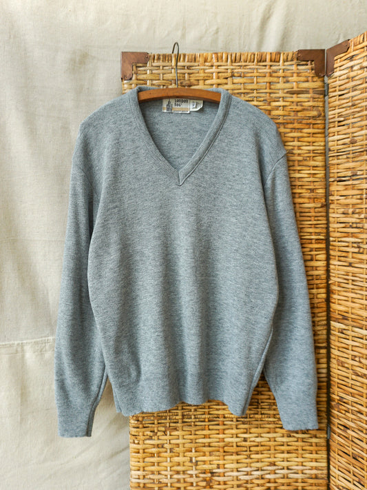London Fog V-Neck Sweater—[M]