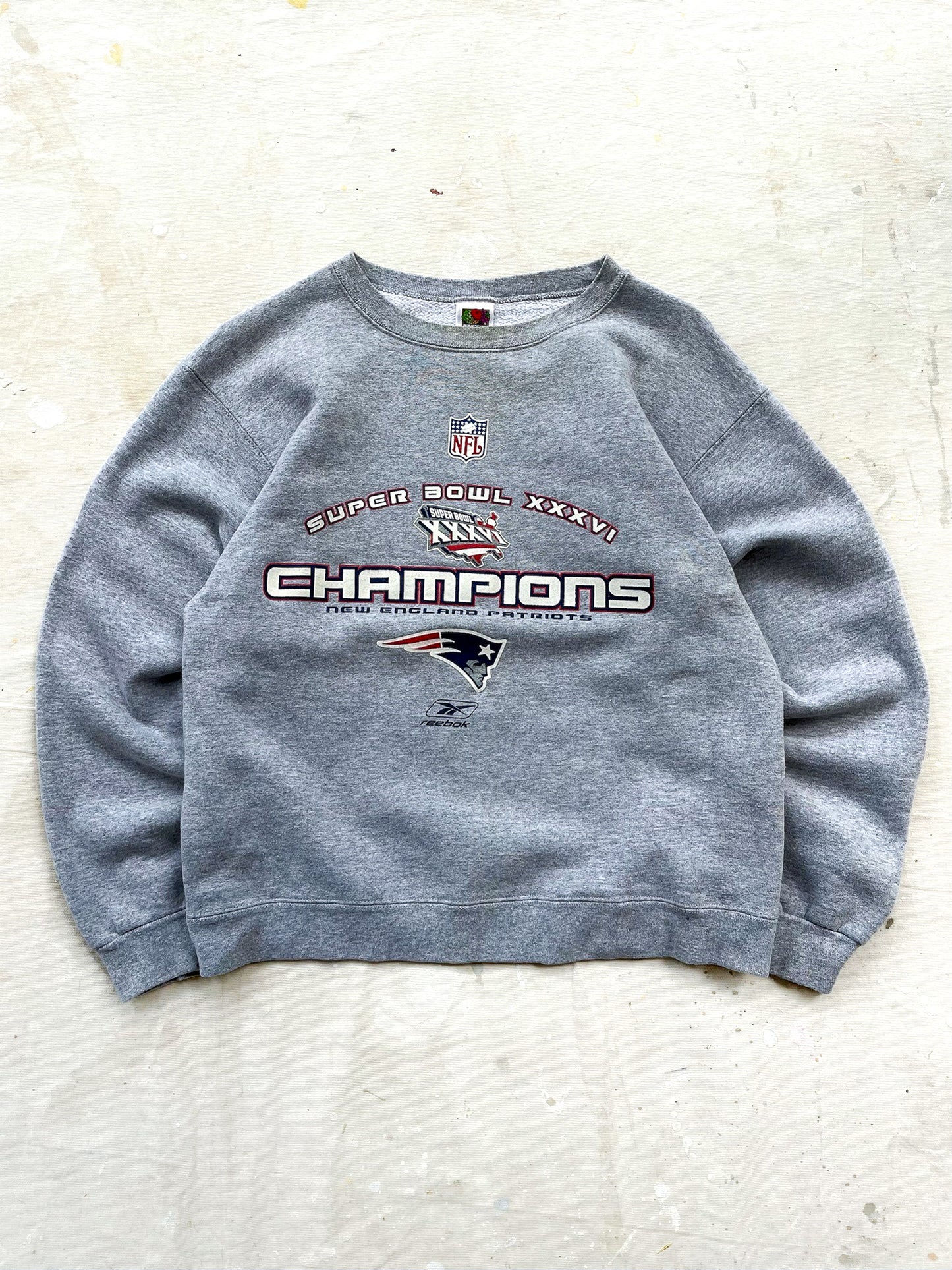 NEW ENGLAND PATRIOTS SUPERBOWL XXXVI CREWNECK—[L]