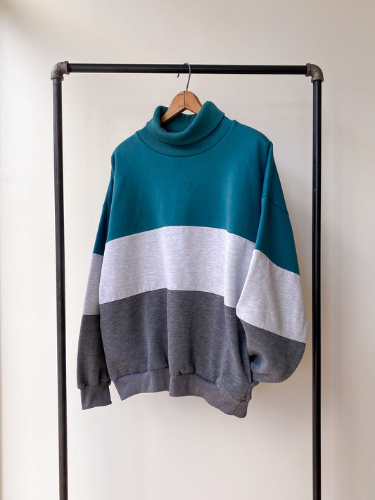 Colorblock Turtleneck Sweatshirt—[L/XL}