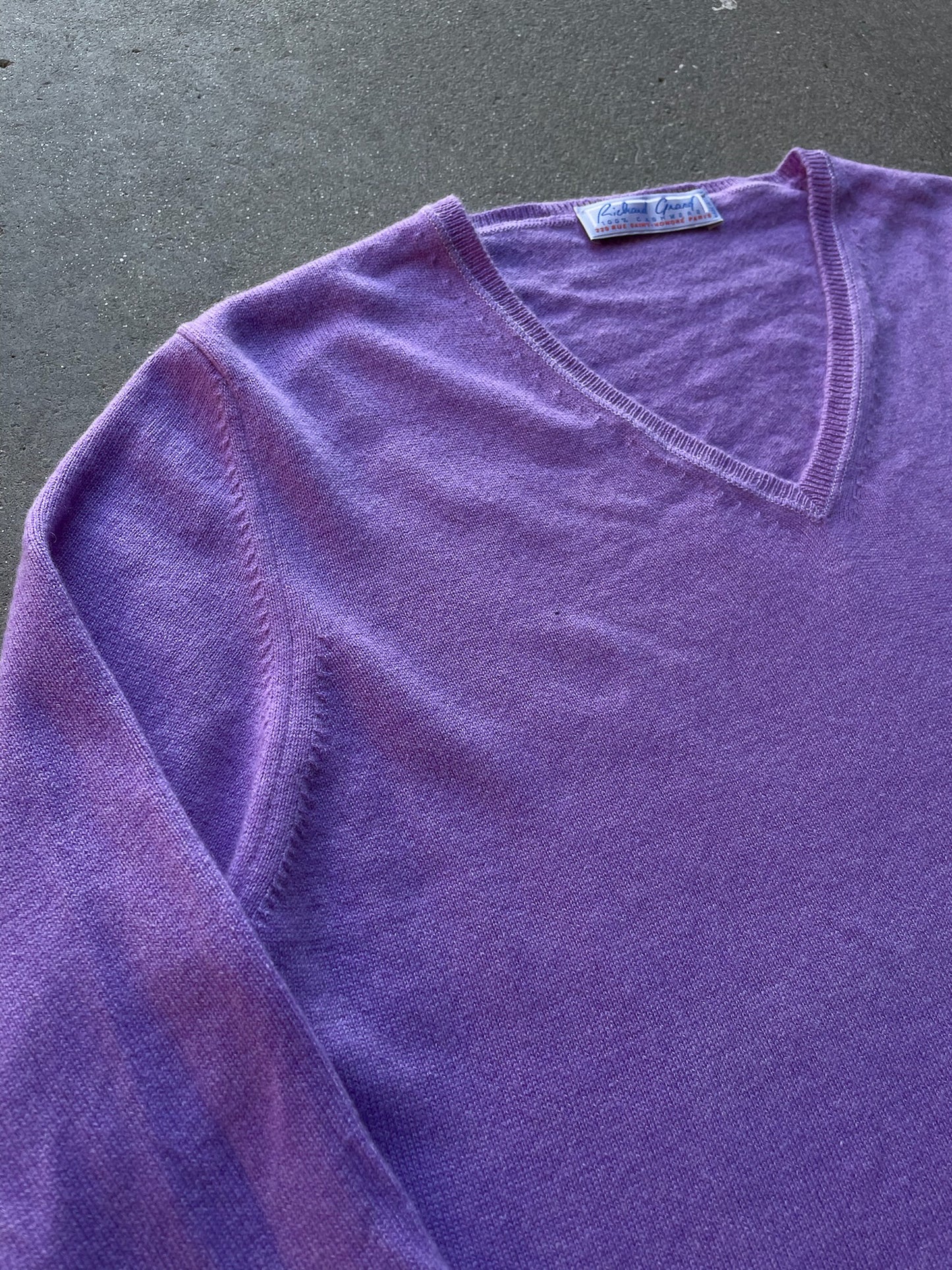 Richard Grand Cashmere V Neck Sweater—[M]