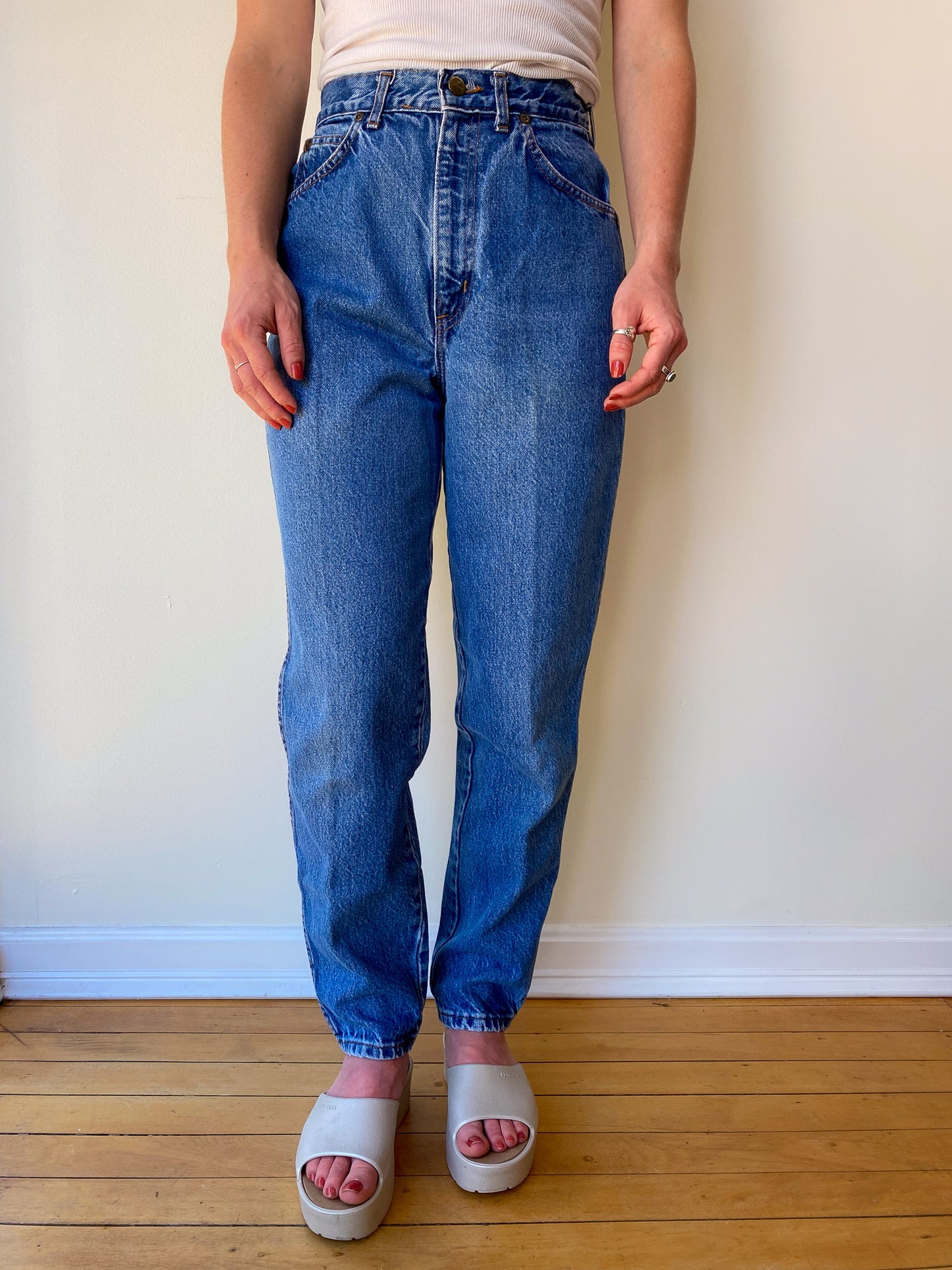 Chic Jeans—[26X29]