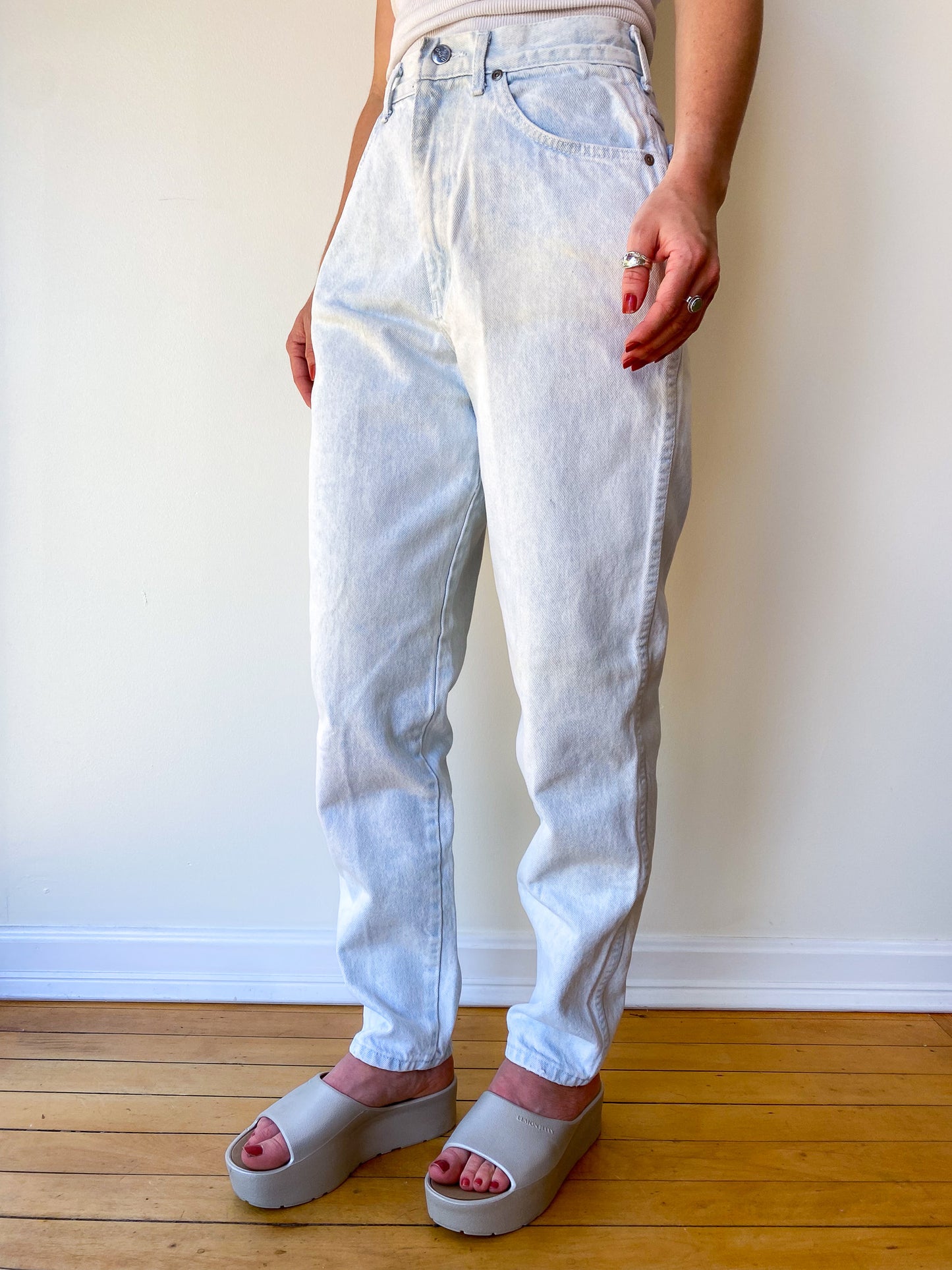 Bleach Wash Chic Jeans—[26X29]