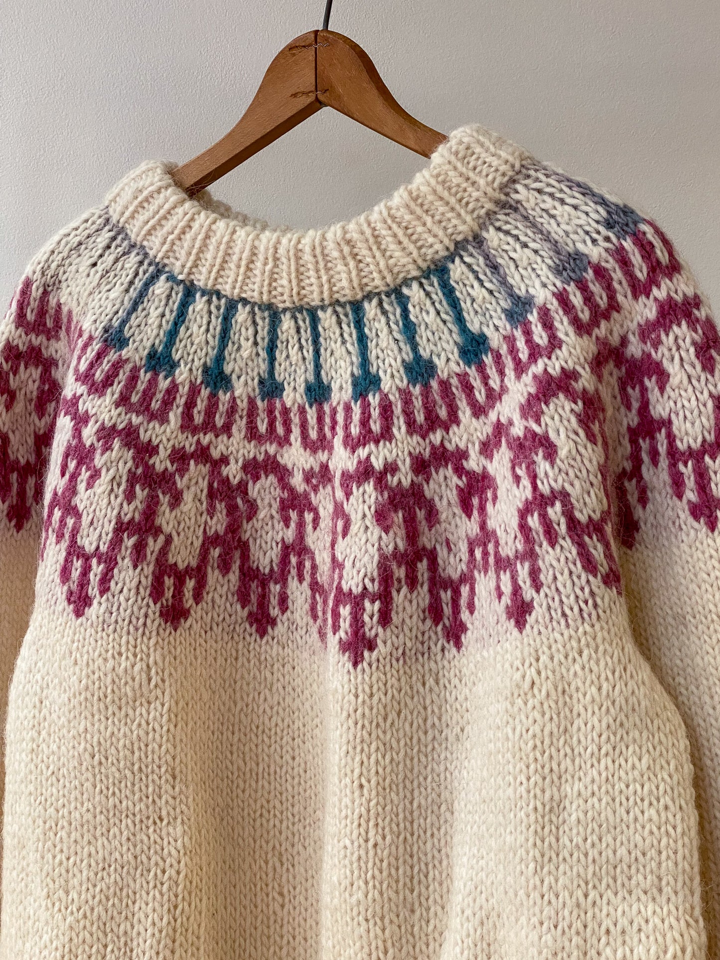 Chunky Hand Knit Sweater—[L]