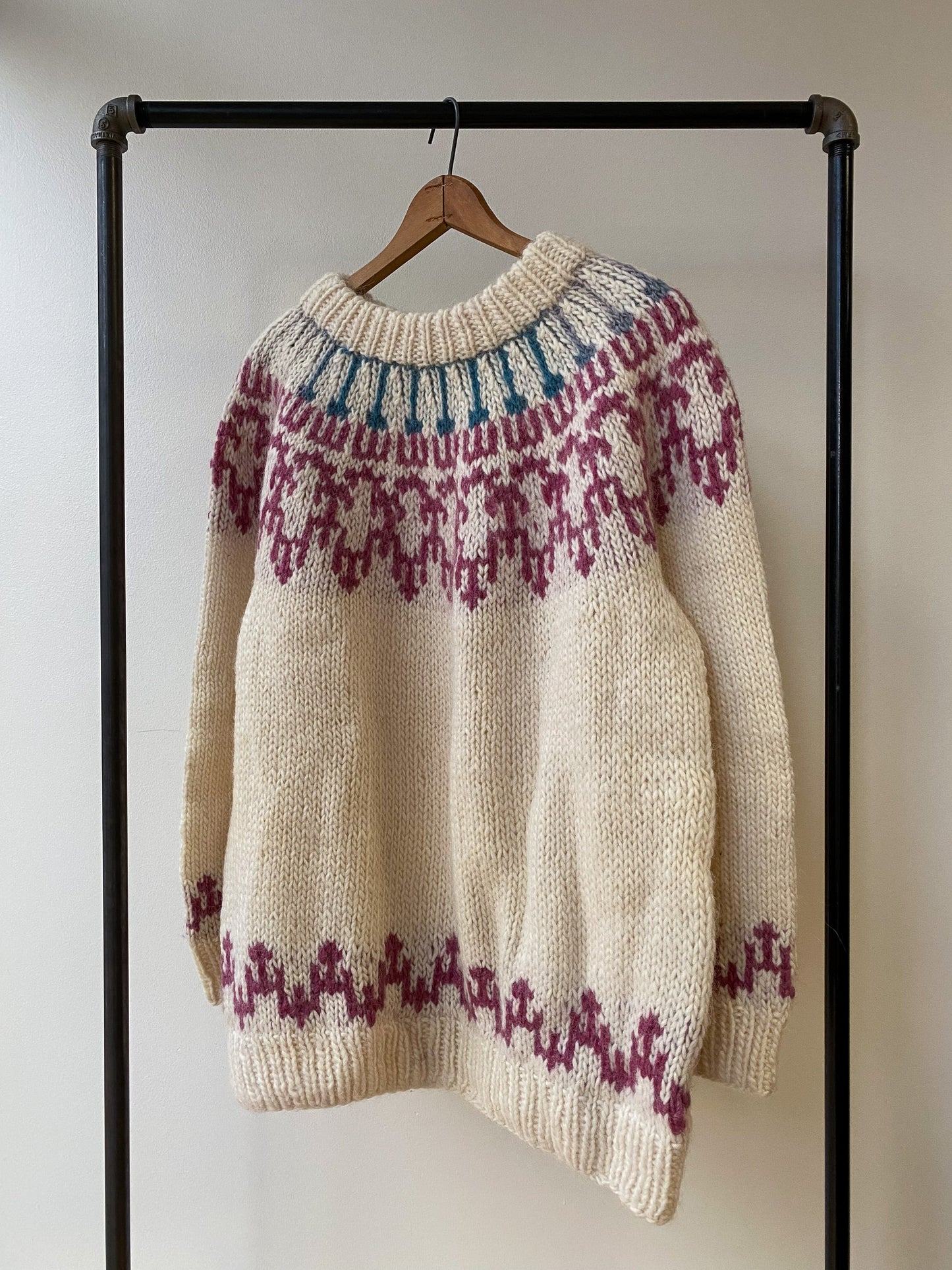 Chunky Hand Knit Sweater—[L]