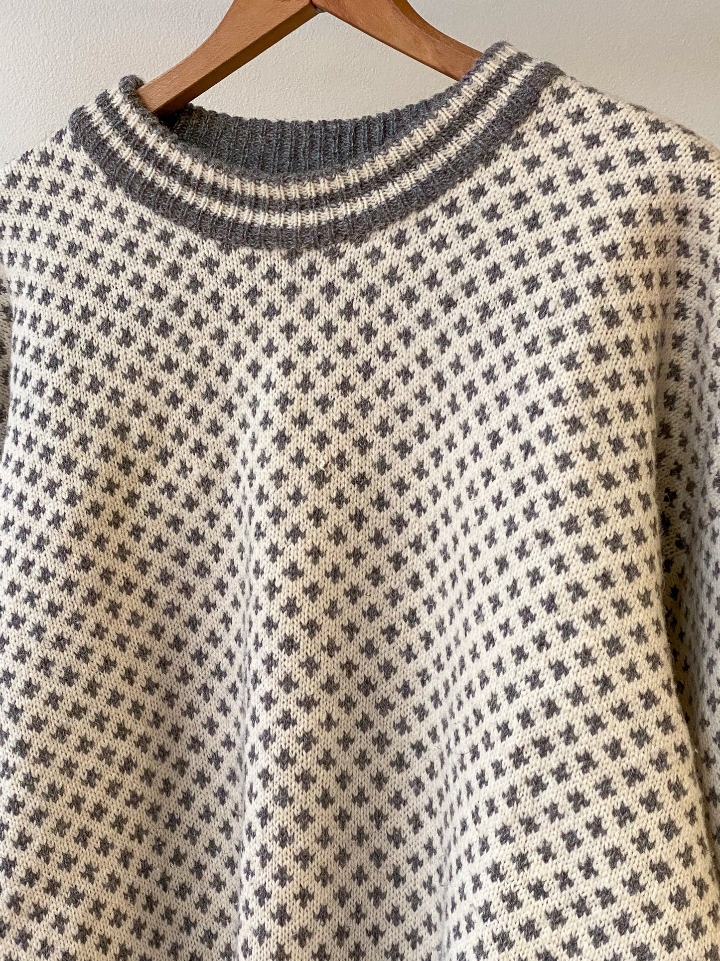 Hand Knit Wool Sweater—[M]