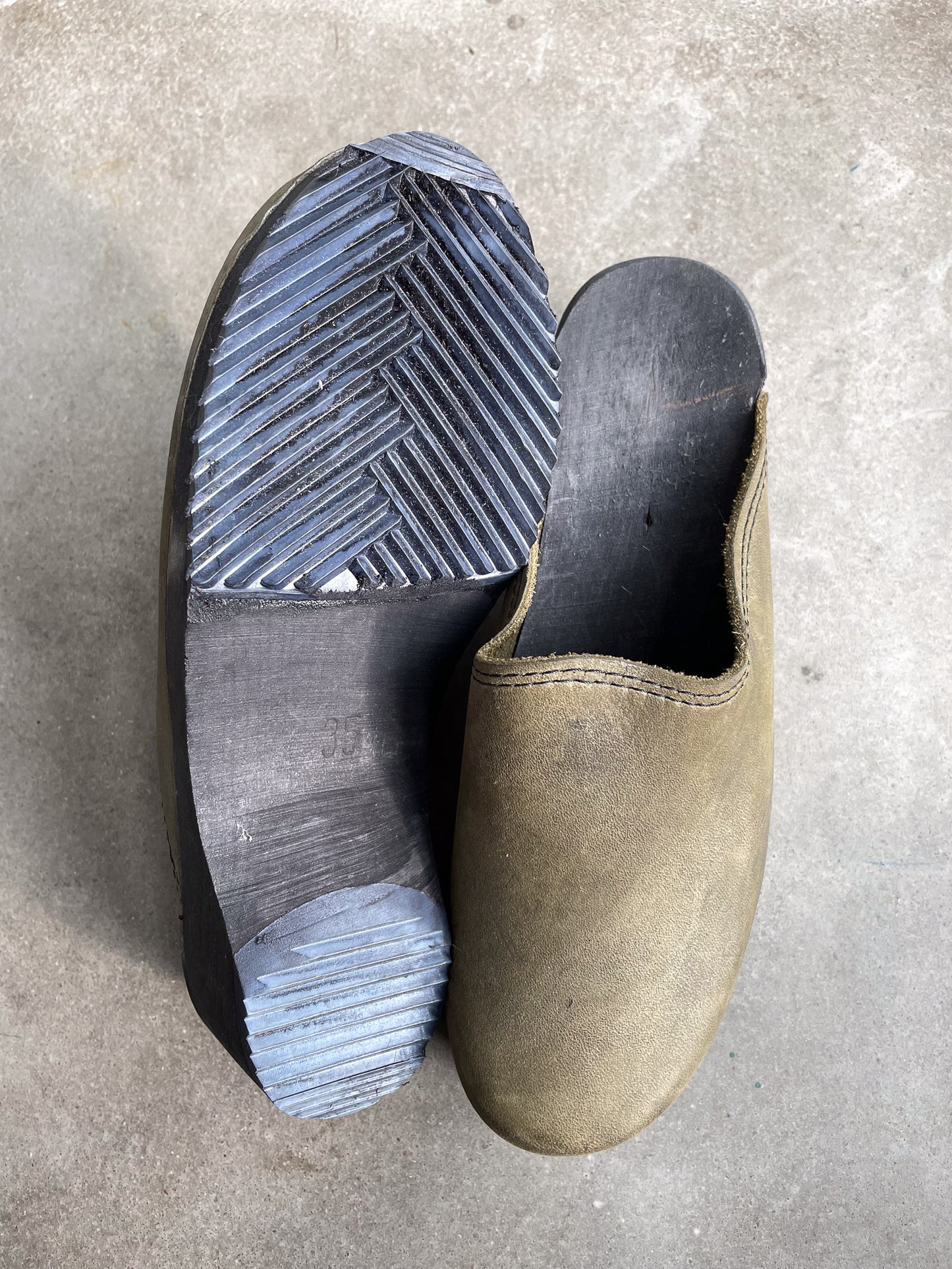 SUEDE CLOG—OLIVE [W5.5]