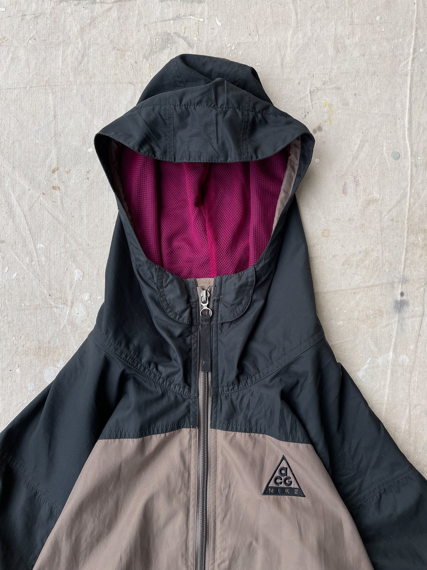 NIKE ACG HOODED WINDBREAKER—BLK/BRN [M]