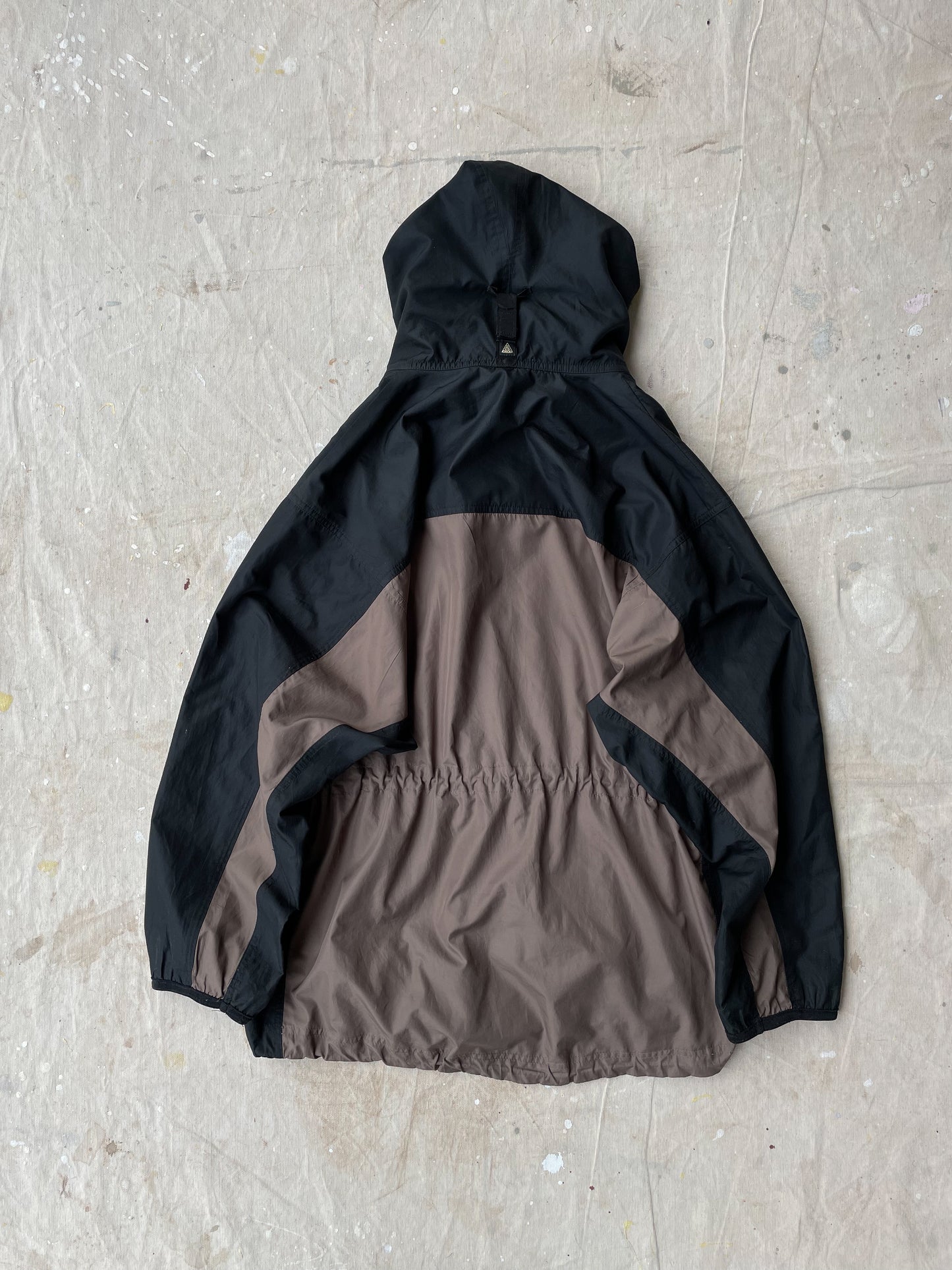 NIKE ACG HOODED WINDBREAKER—BLK/BRN [M]