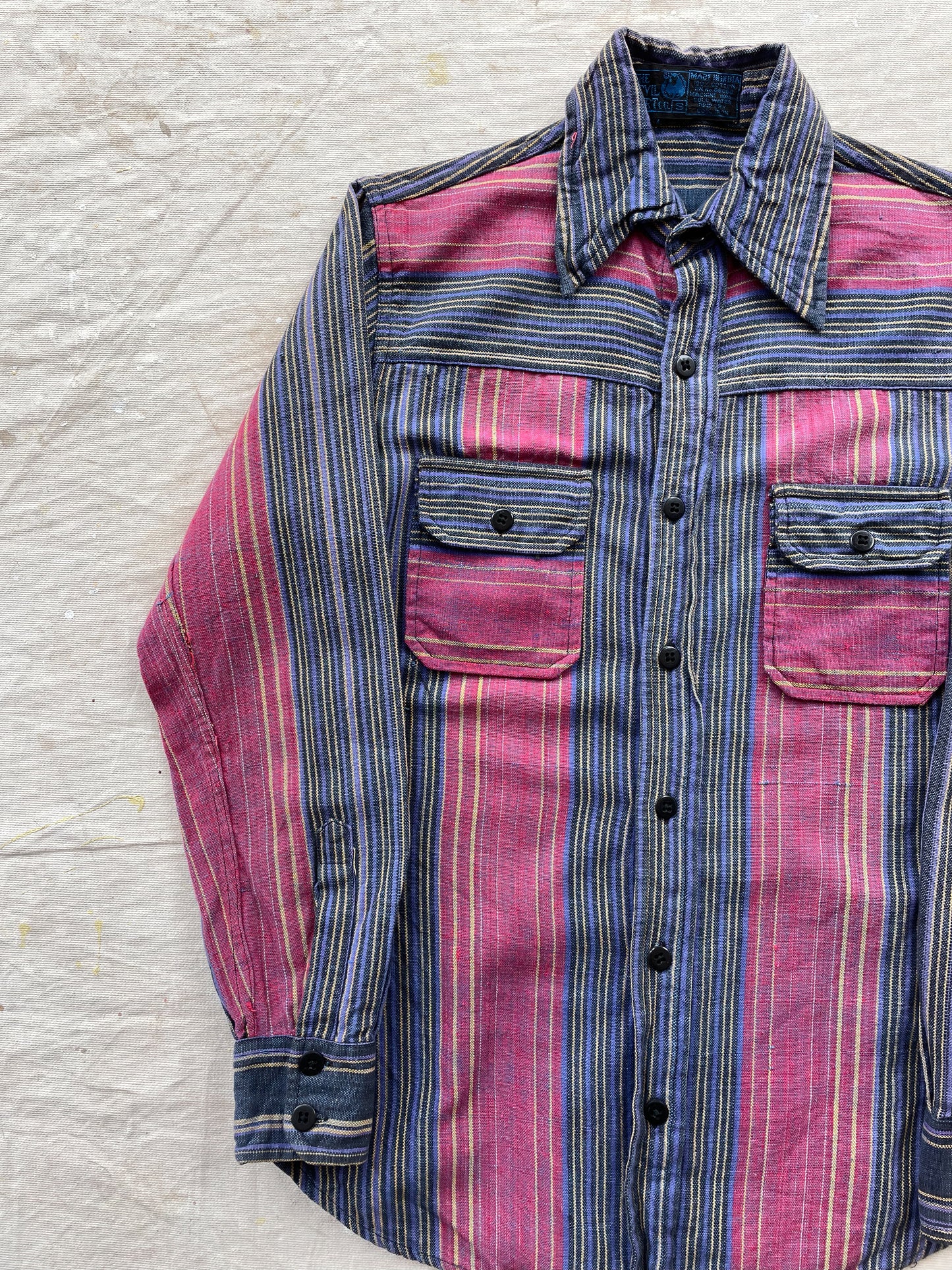 WOVEN STRIPED BUTTON UP SHIRT—RED/MULTI [S]